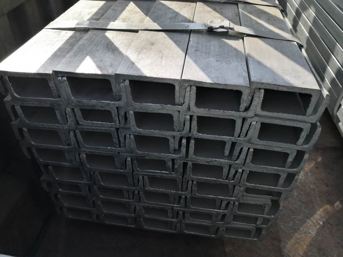 兰州现货热轧槽钢 槽钢各类规格 Q235B材质 国标定尺槽钢欢送订购